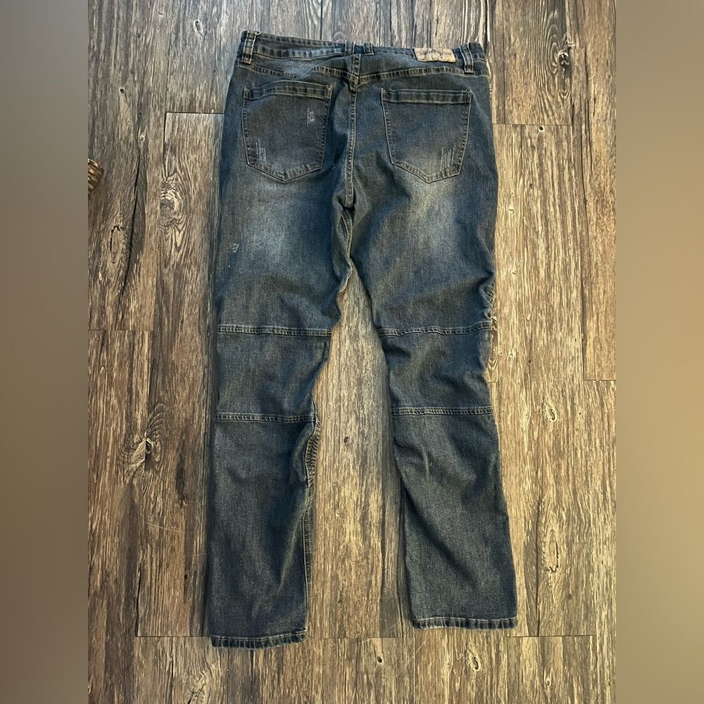 Stylish Men's Relaxed Fit Jeans in Deep Blue